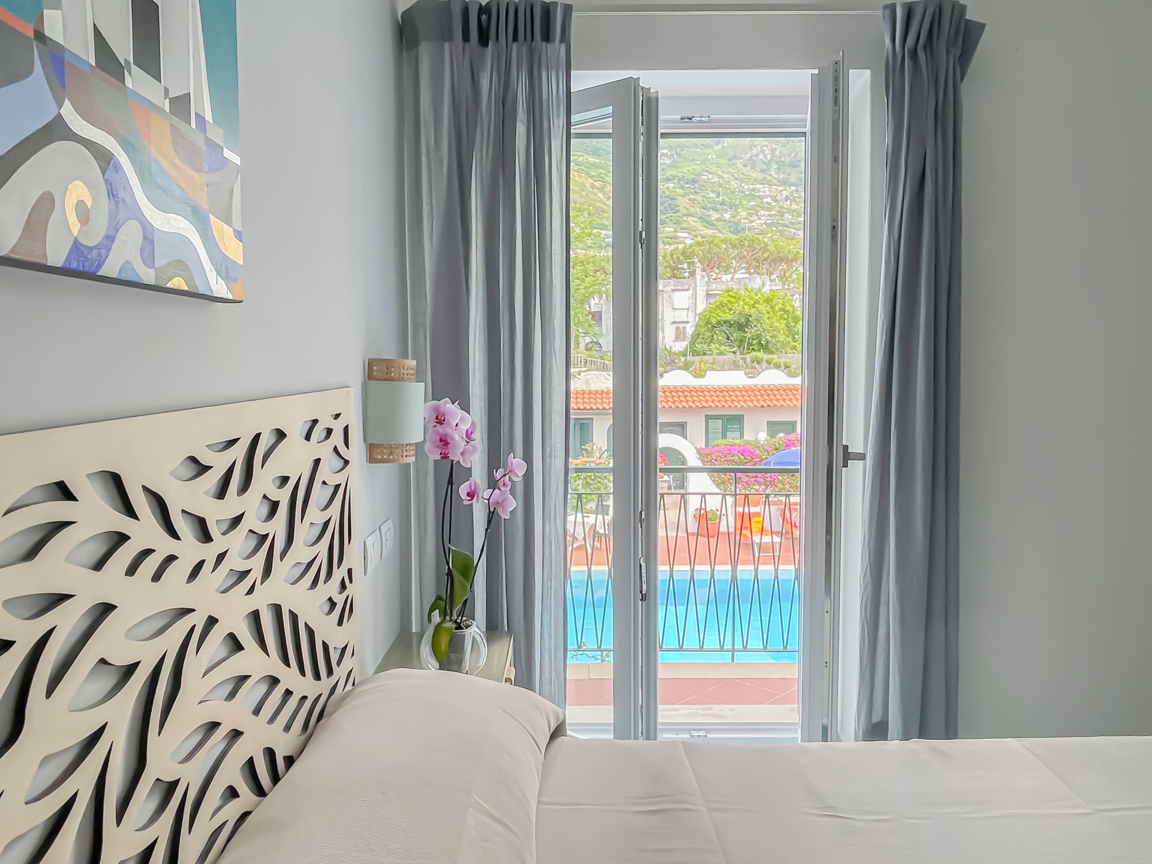 standard double room | in-room safe, desk, free wifi, bed sheets