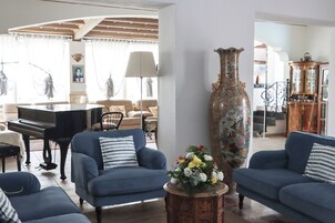 Sala de estar en el lobby