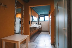 Hårføner og toalettpapir