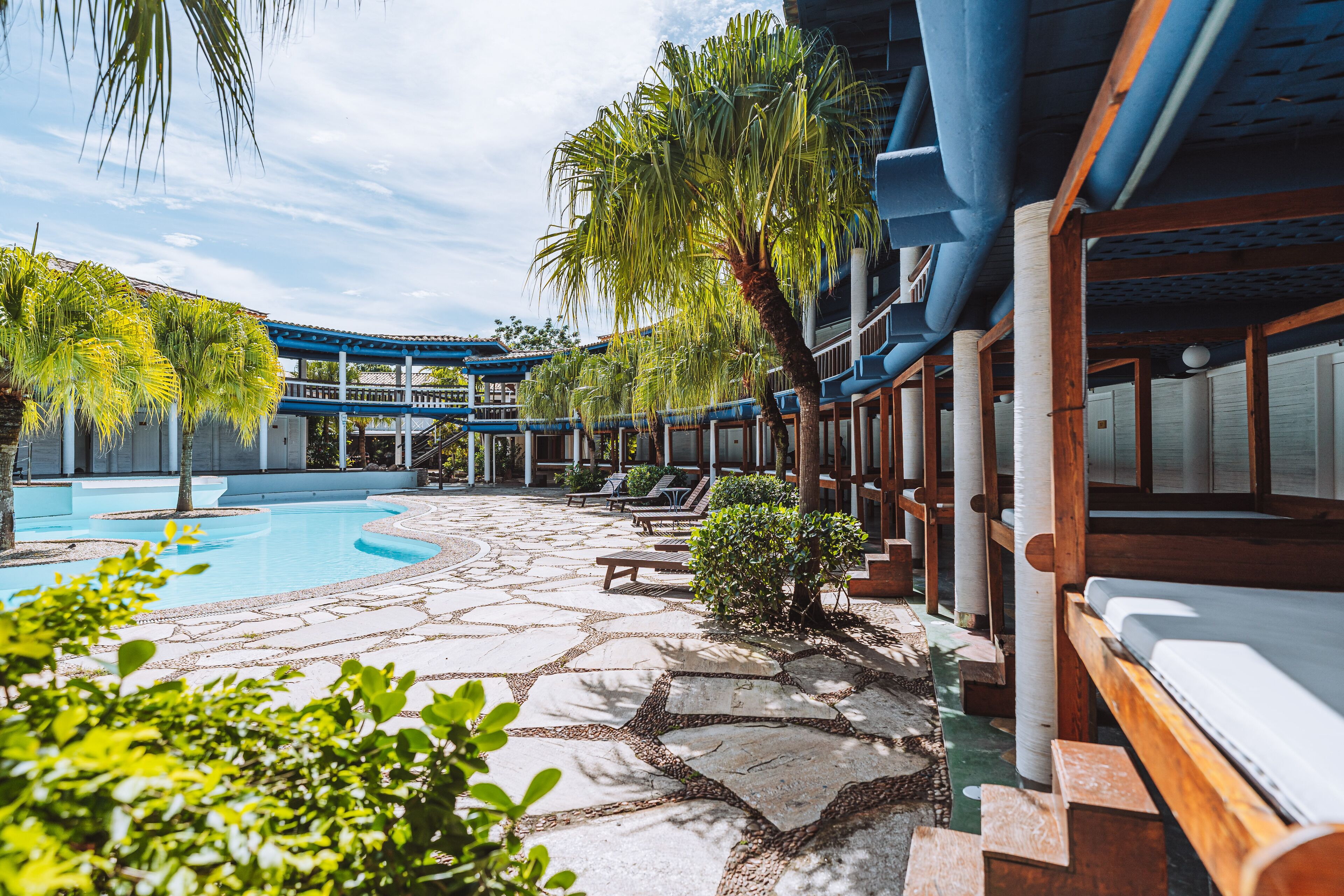 outdoor pool, open 9:00 am to 10:00 pm, free pool cabanas