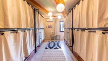 1 bedroom, bed sheets