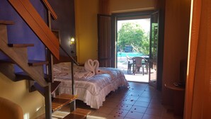 Een minibar, een kluis op de kamer, een bureau, babybedden (toeslag)