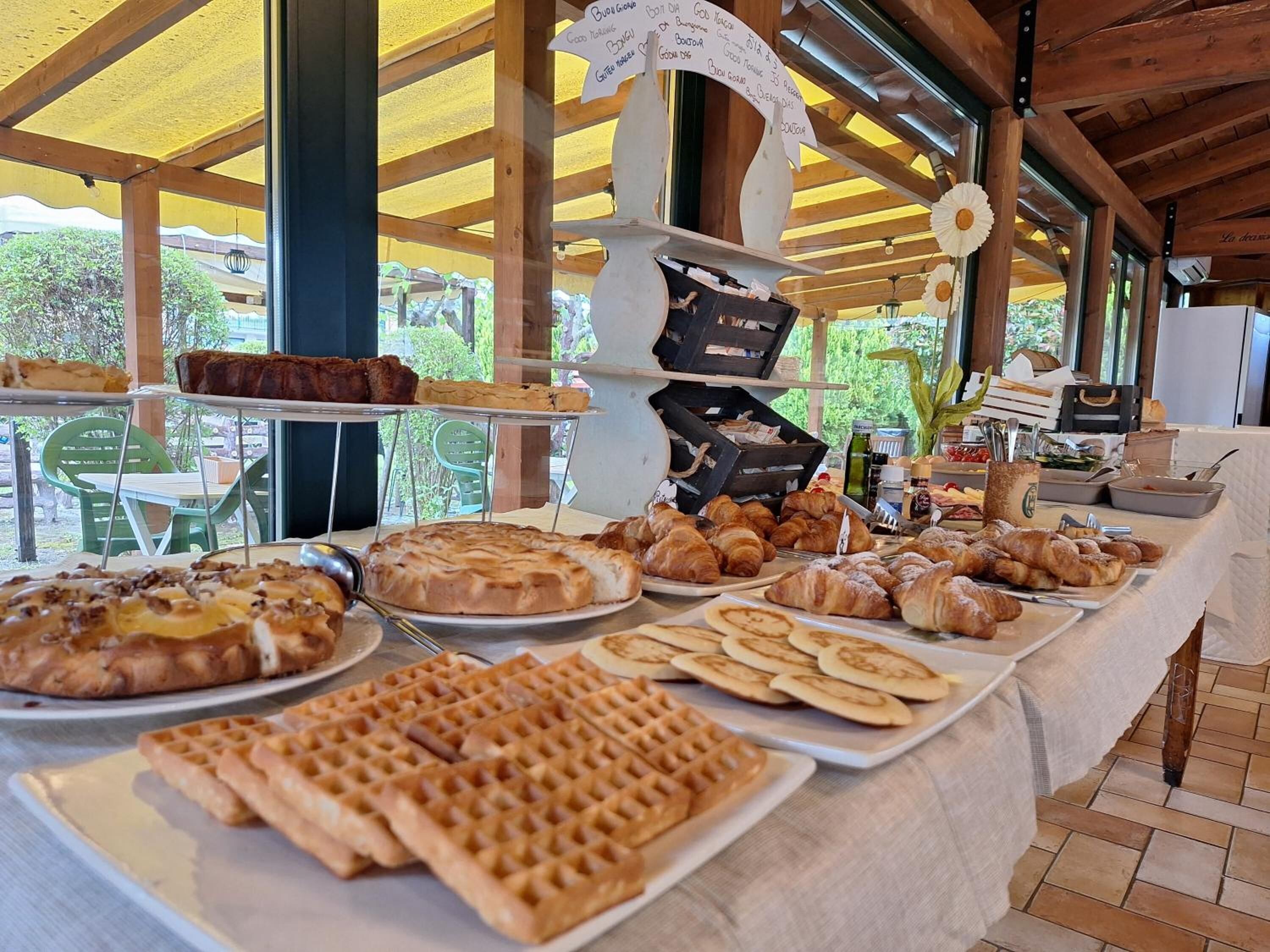 Petit déjeuner et dîner servis sur place, spécialités Cuisine régionale