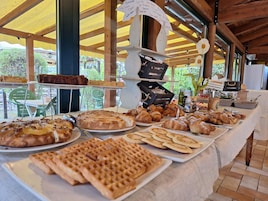 Café da manhã e jantar, culinária regional