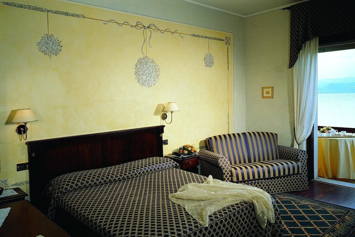 Superior Triple Room, Lake View | Peti besi dalam bilik, meja, Wi-fi percuma, cadar katil
