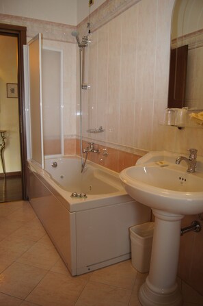 Jetted bathtub - Hotel Lugana Parco Al Lago (Sirmione)