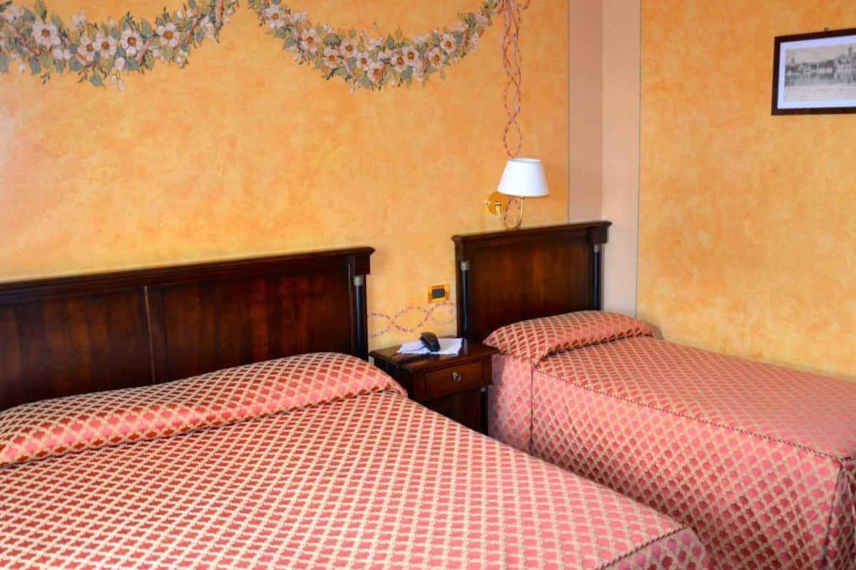 in-room safe, desk, free wifi, bed sheets