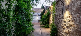 Hotel  YIT La Casona del Arco