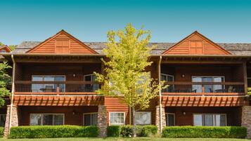 Vista frontal de la propiedad