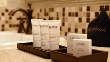 Toiletries in a tray on a bathroom counter.