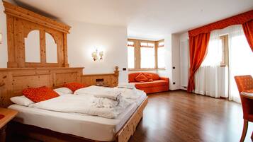 Down duvets, in-room safe, desk, soundproofing