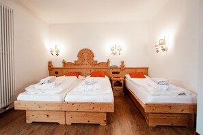 Down comforters, in-room safe, desk, soundproofing