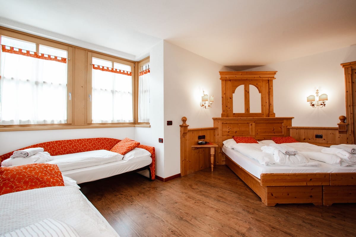 Appartamento, 1 camera da letto (4 pax, cleaning fee excluded) | Copriletto in piuma, una cassaforte in camera, una scrivania