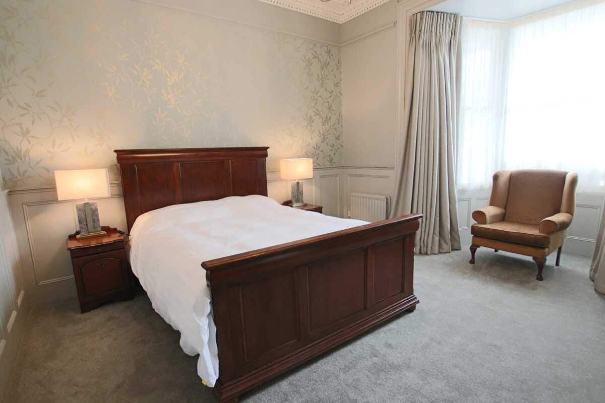 Kamar Double | Brankas, meja kerja, kedap suara, dan setrika/meja setrika