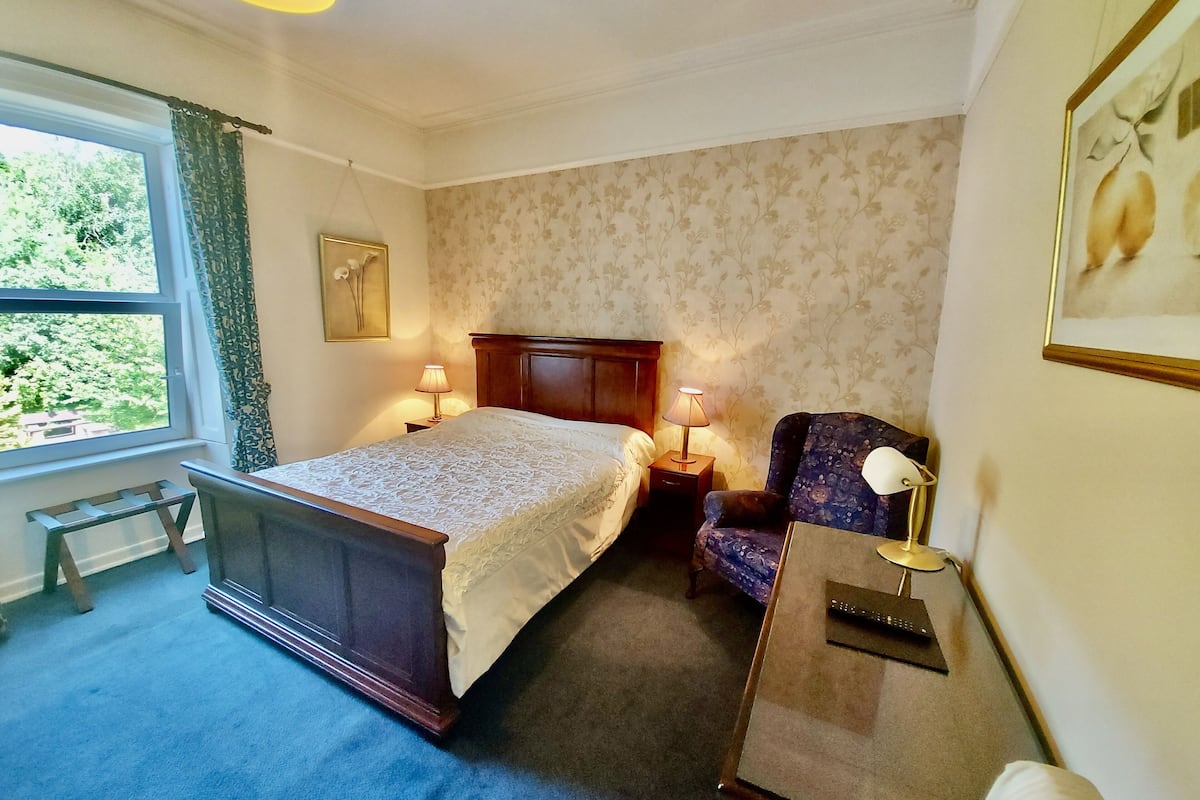 double room single use | 1 bedroom, in-room safe, desk, soundproofing