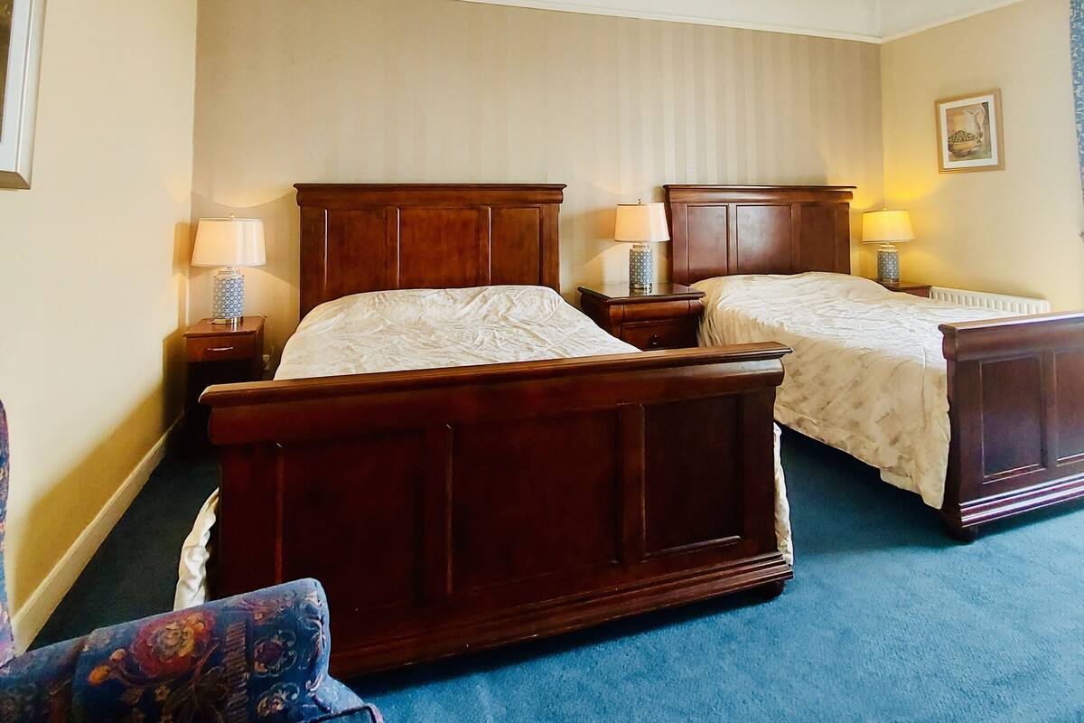 Triple Room | In-room safe, desk, soundproofing, iron/ironing board