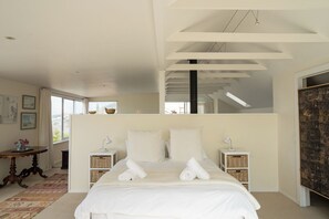 Svit Comfort | Sängtillbehör av högsta kvalitet och värdeförvaringsskåp på rummet