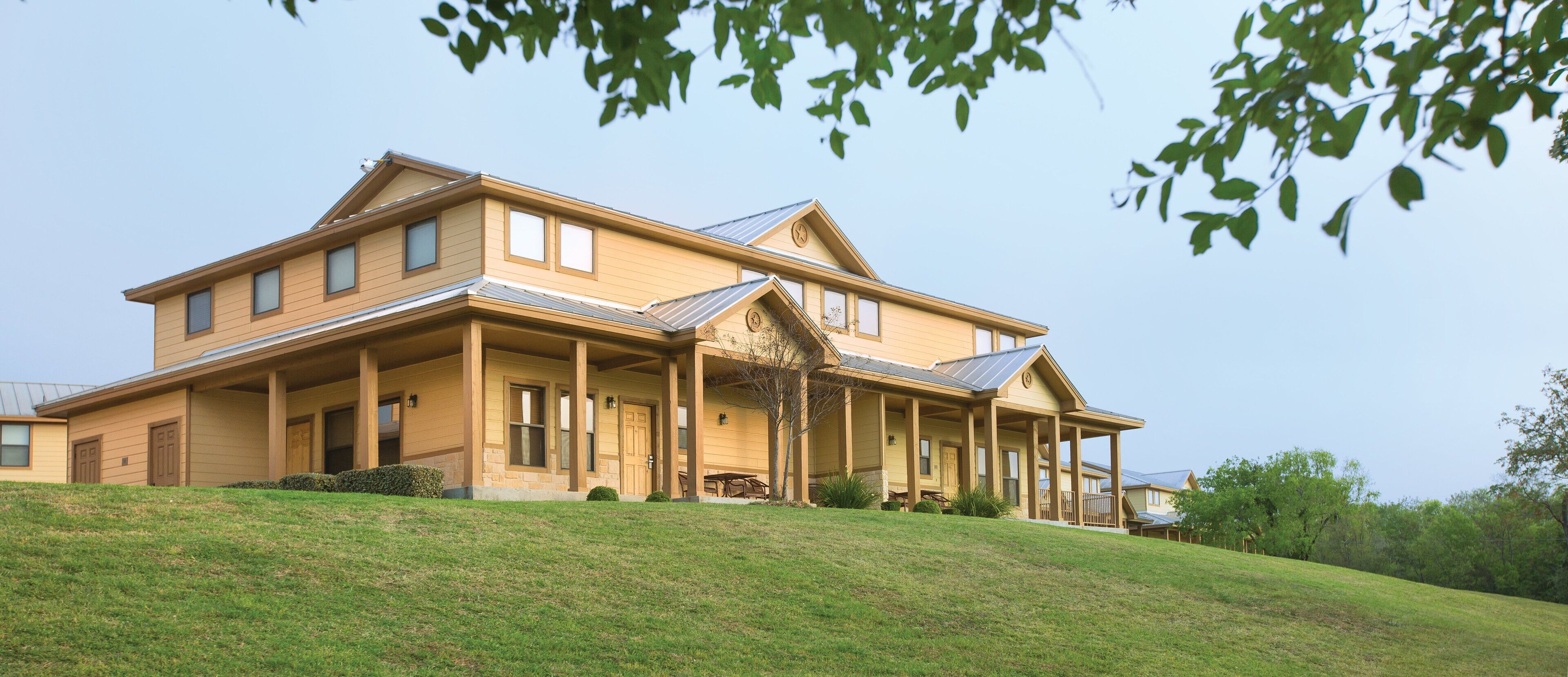 Vista frontal de la propiedad