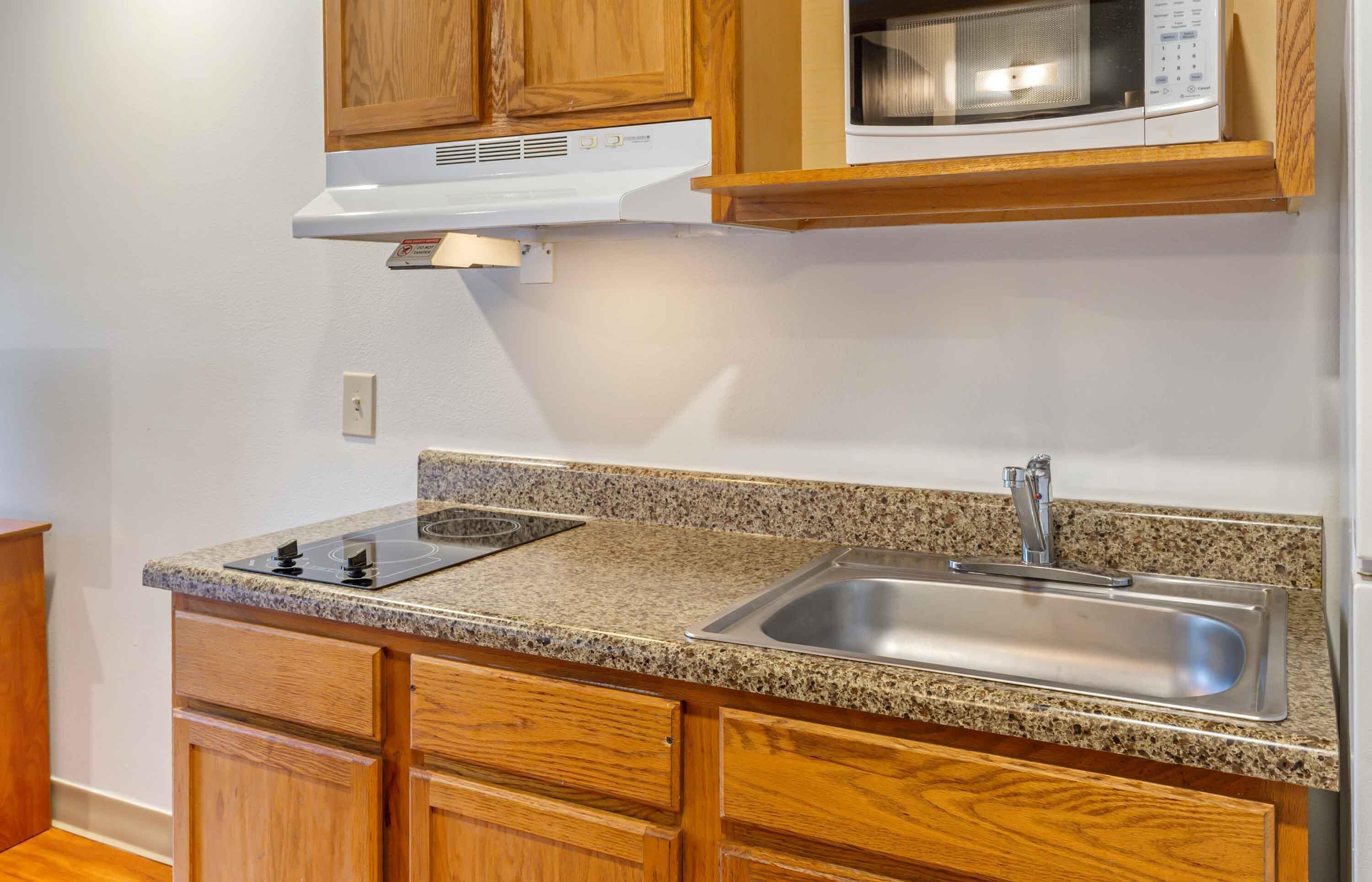 Geladeira grande, micro-ondas, cooktop, freezer