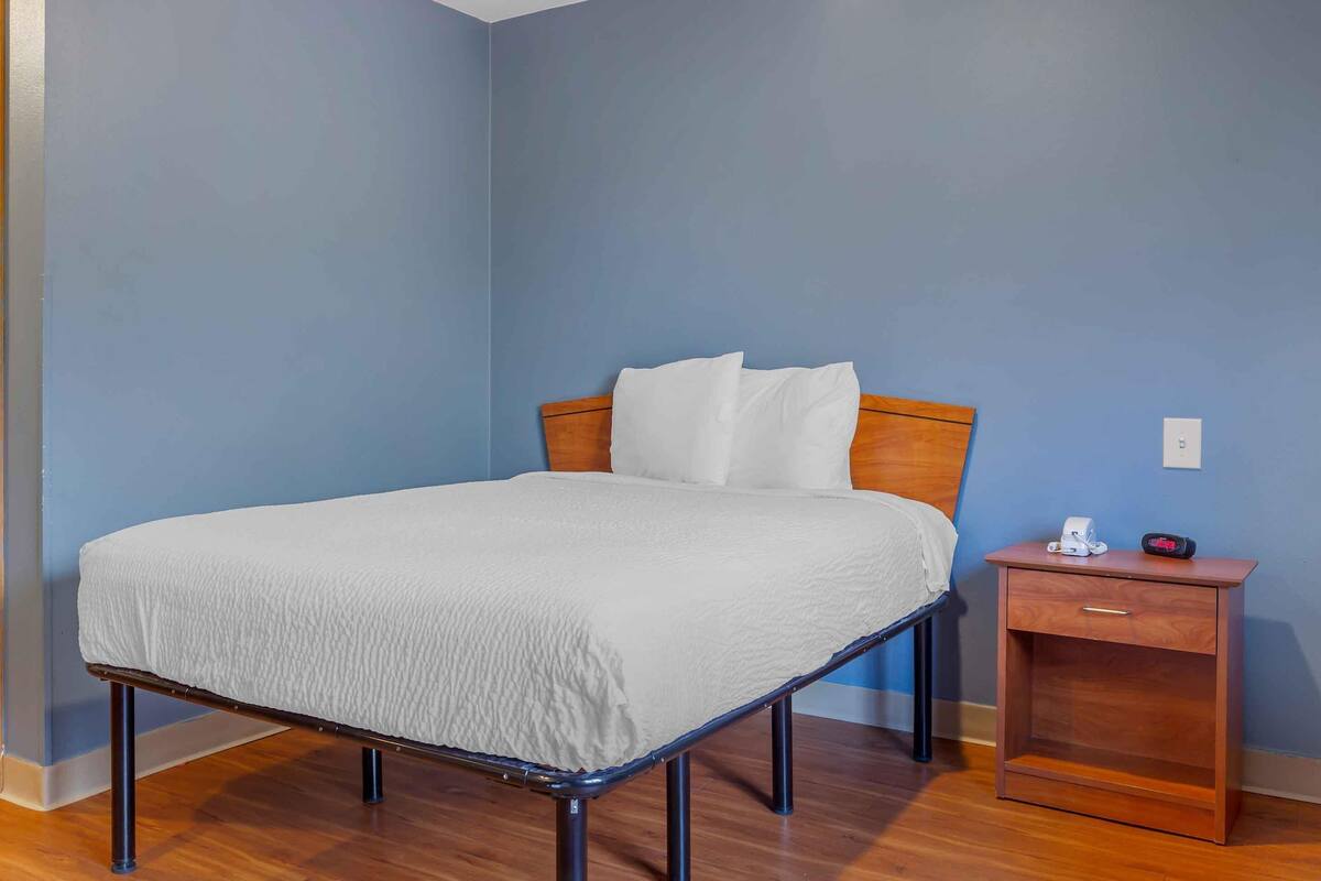 Standard Studio, 1 Double Bed, Non Smoking, Refrigerator & Microwave | Premium bedding, desk, laptop workspace, iron/ironing board (on request)