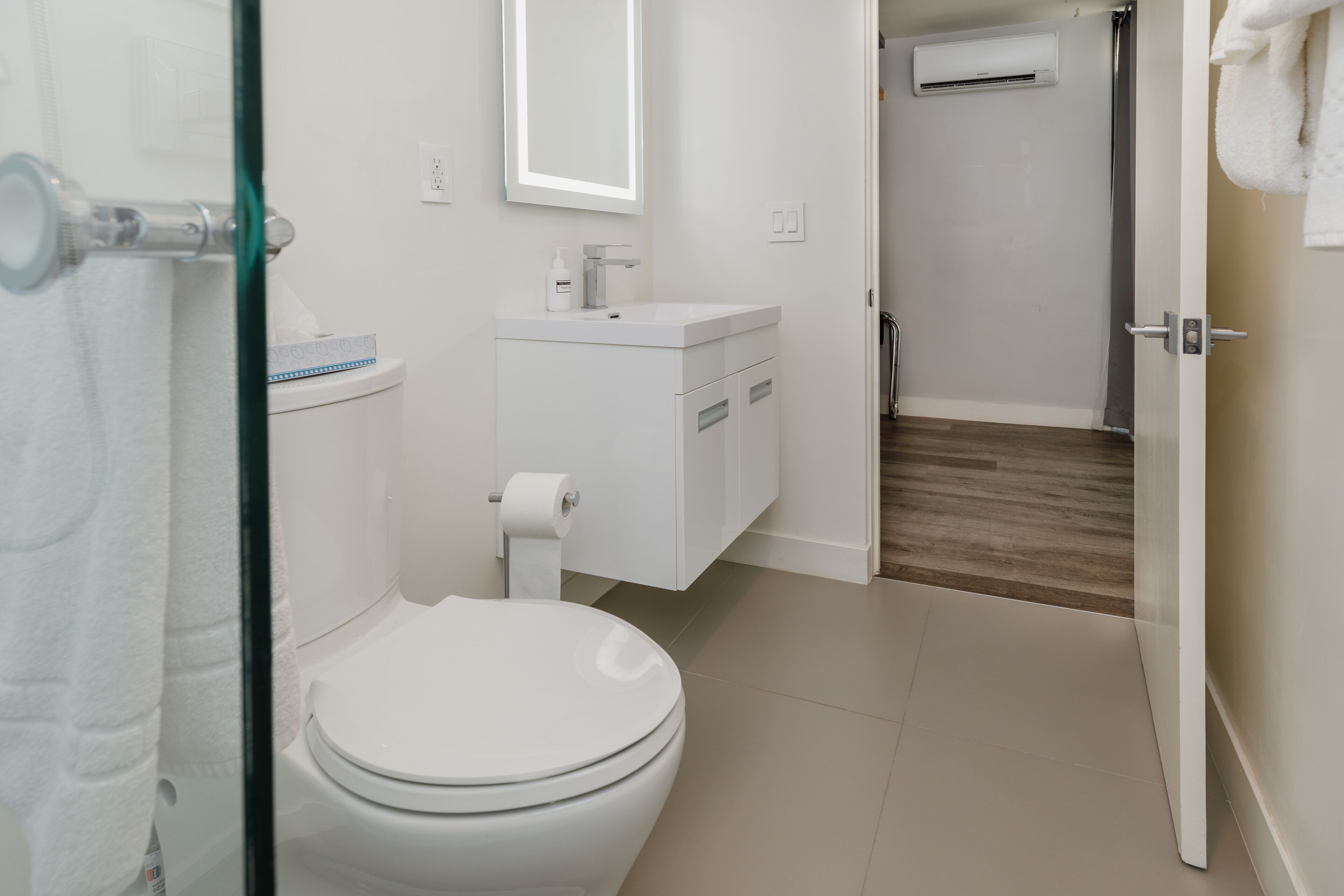 shower, rainfall showerhead, free toiletries, hair dryer