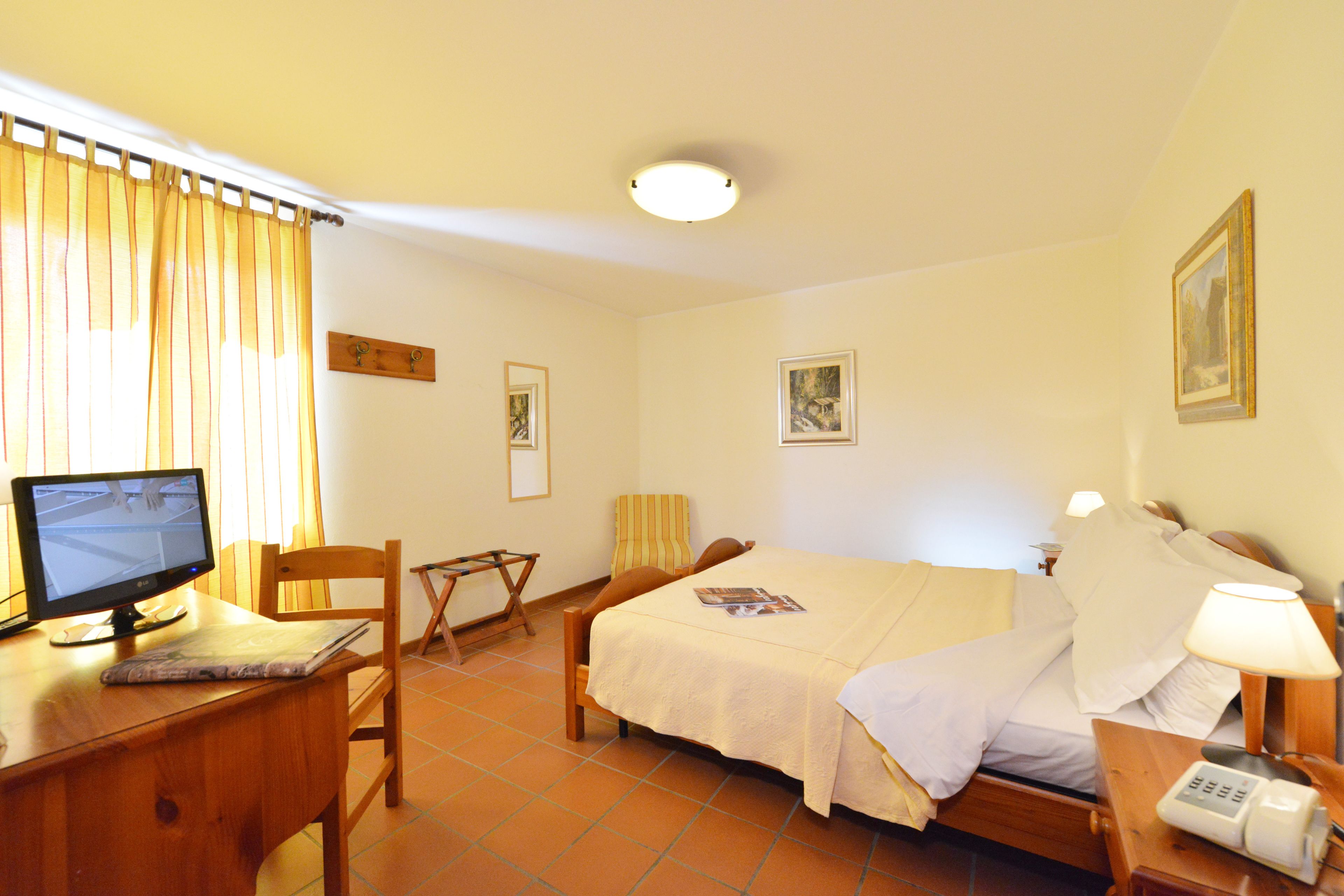 double room | desk, cots/infant beds, free wifi, bed sheets