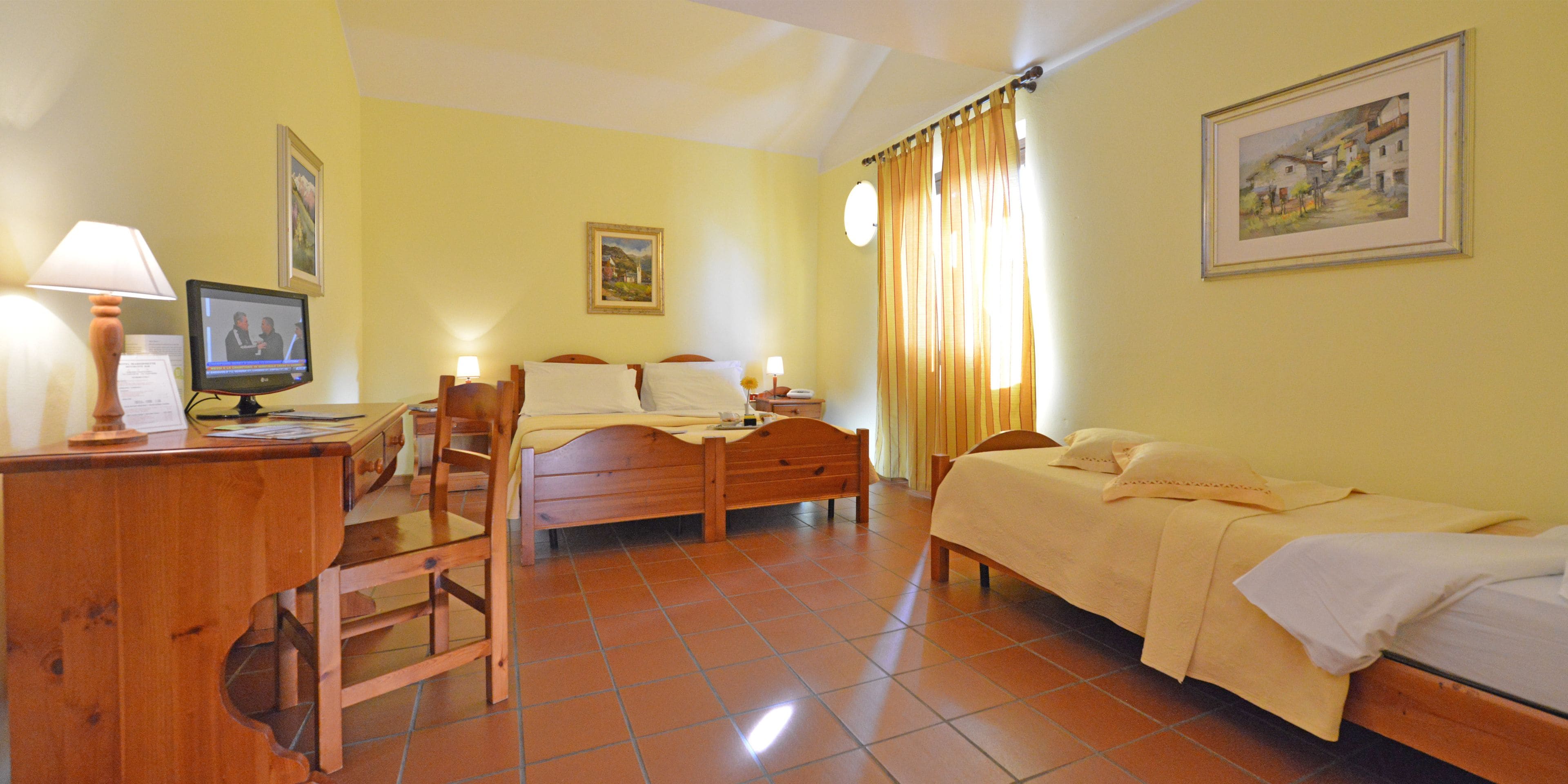 Triple Room | Desk, cots/infant beds, free WiFi, bed sheets