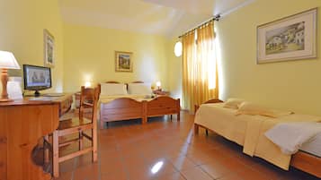 Camera tripla | Una scrivania, culle/letti per bambini (a pagamento), Wi-Fi gratuito