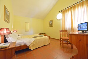 Desk, cribs/infant beds, free WiFi, bed sheets - Hotel Maisonnette (Torgnon)