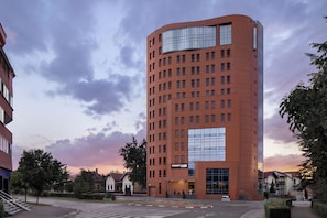 Unclassified image, 3 of 100, button - Courtyard by Marriott Downtown Sibiu (Sibiu)