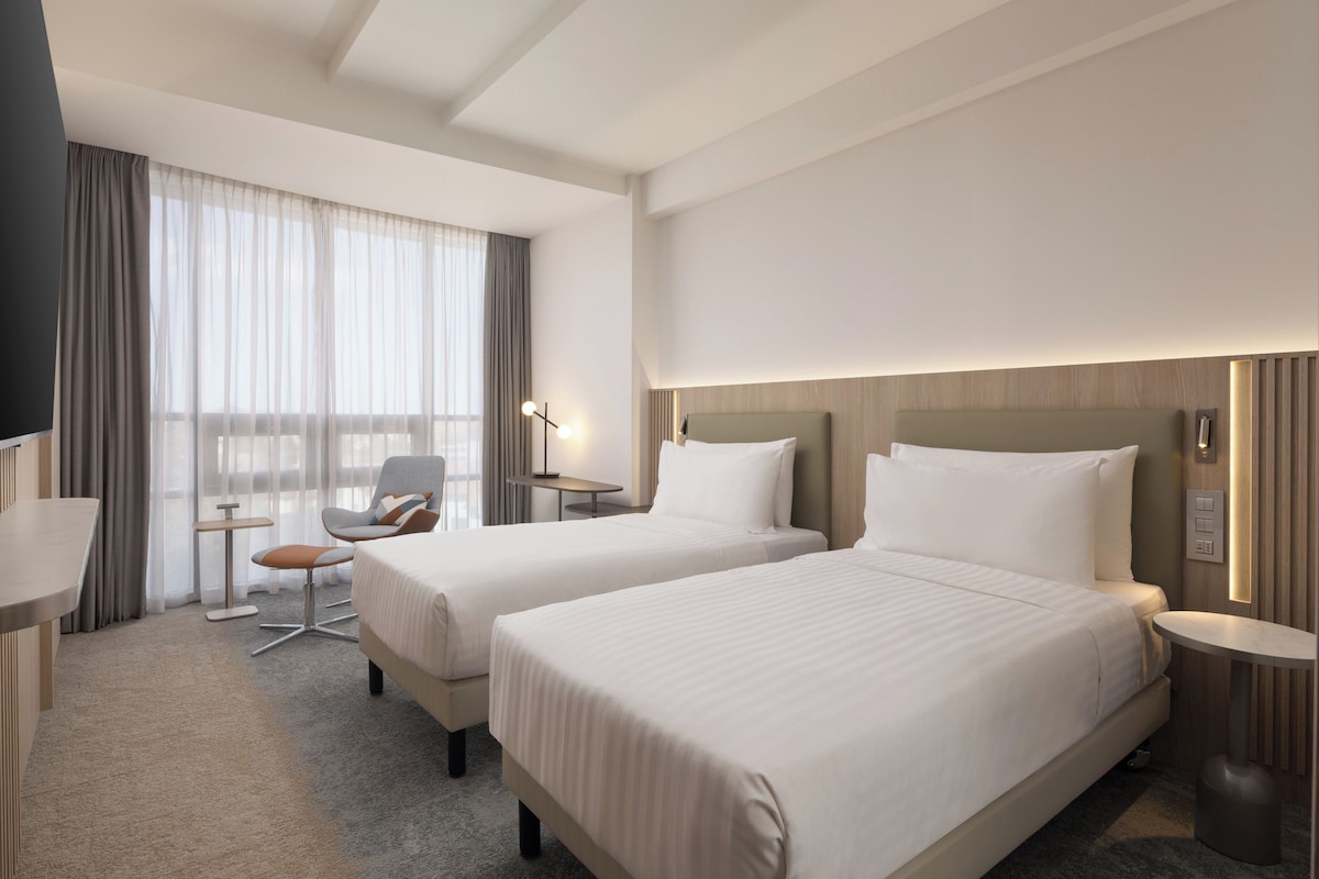 Superior Twin Room, 2 Twin Beds, City View (view) | Premium bedding, minibar, in-room safe, desk