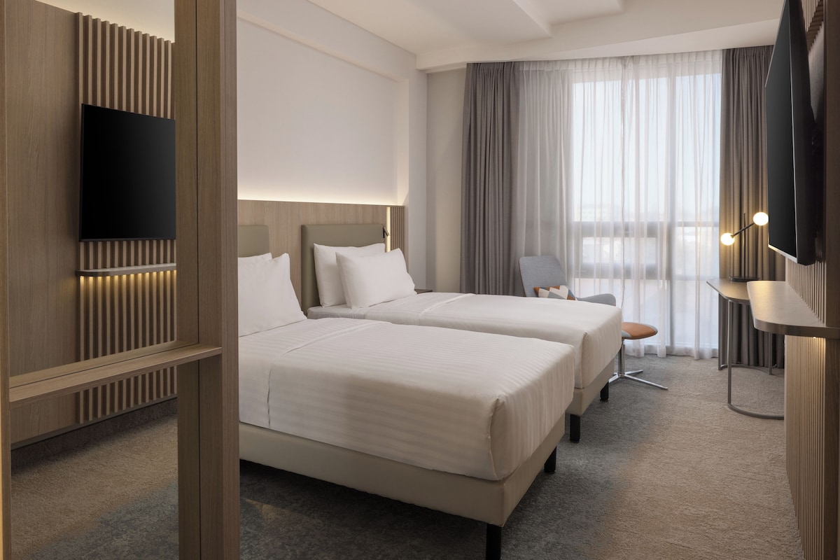 Standard Twin Room, 2 Twin Beds, City View (view) | Premium bedding, minibar, in-room safe, desk
