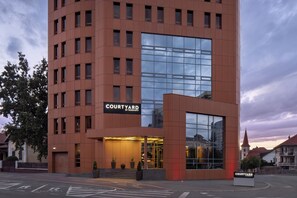 Unclassified image, 4 of 187, button - Courtyard by Marriott Downtown Sibiu (Sibiu)