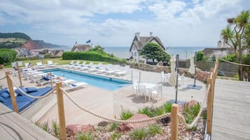 Indoor pool, seasonal outdoor pool, sun loungers