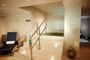 Hot tub, body treatments, facials, 5 treatment rooms