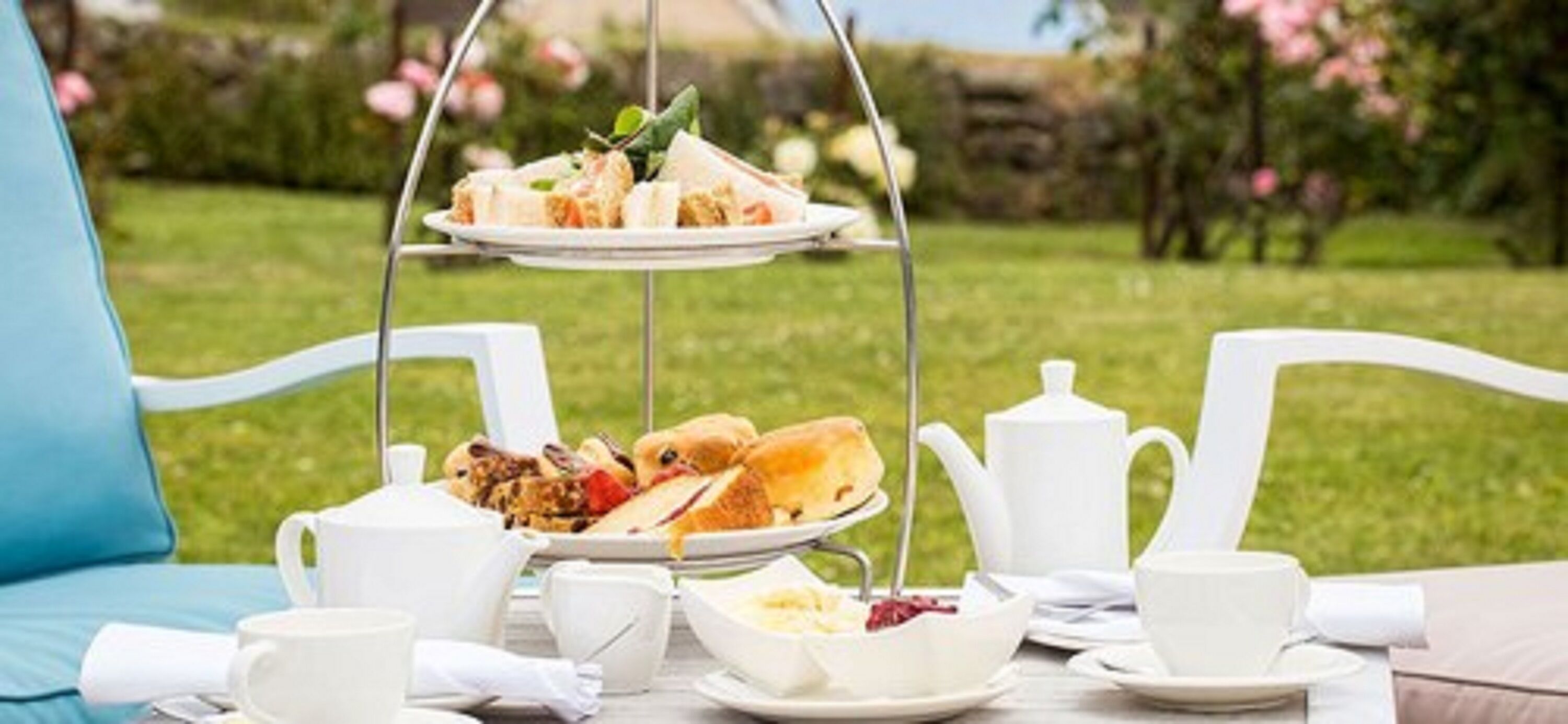 Breakfast, lunch and dinner served