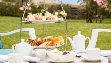 Breakfast, lunch and dinner served