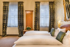 Exclusieve driepersoonskamer | Een minibar met enkele gratis items, gratis wifi