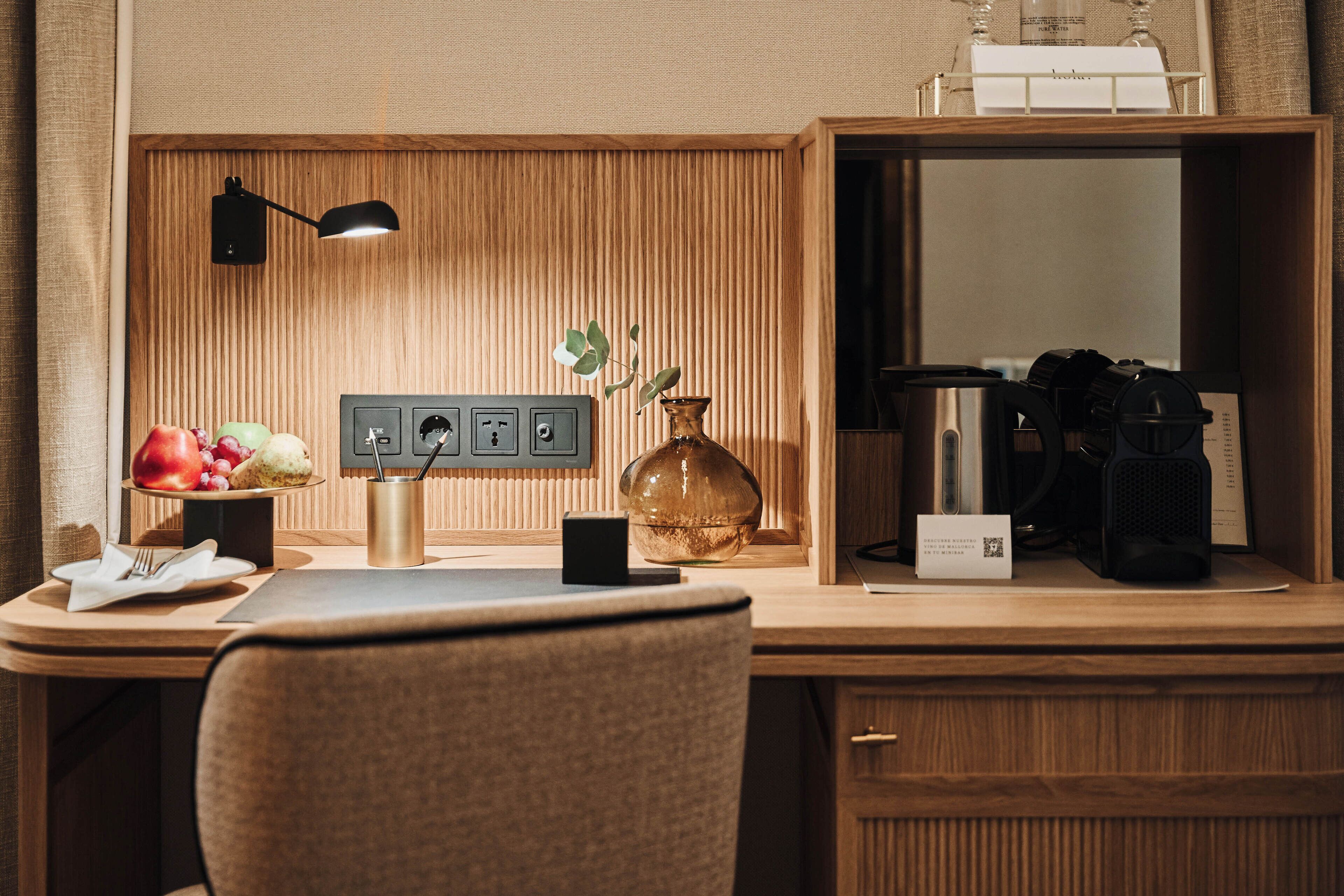 Seprai katun Mesir, seprai premium, minibar, dan brankas