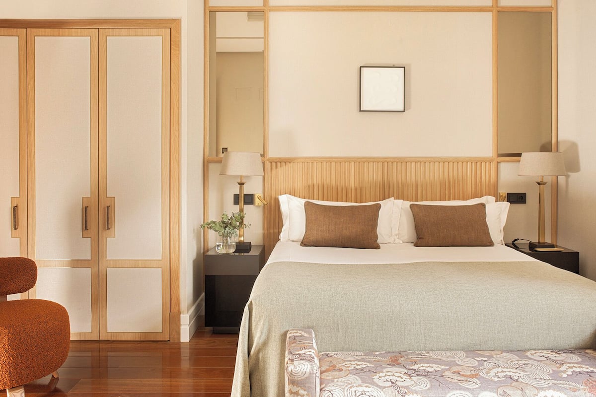 Chambre Deluxe | Draps en coton égyptien, literie de qualité supérieure, minibar