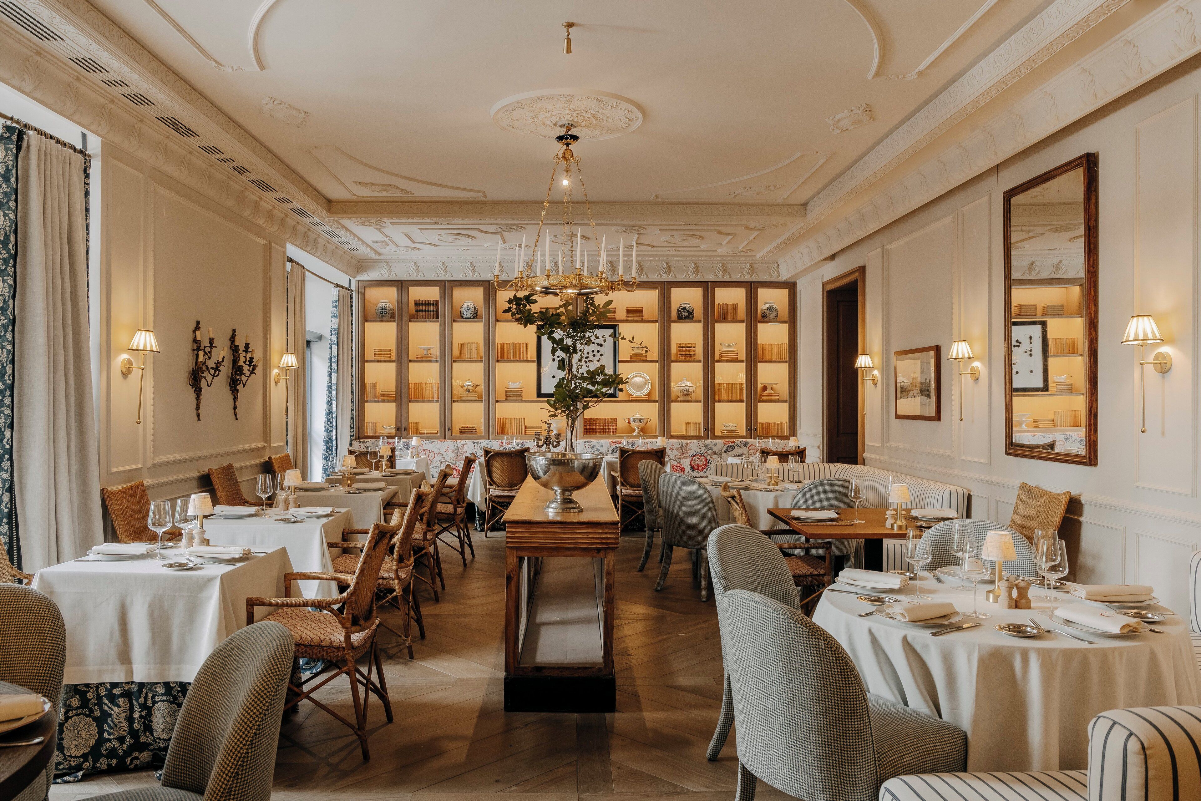 Se sirven comidas, cenas y cocina mediterránea 