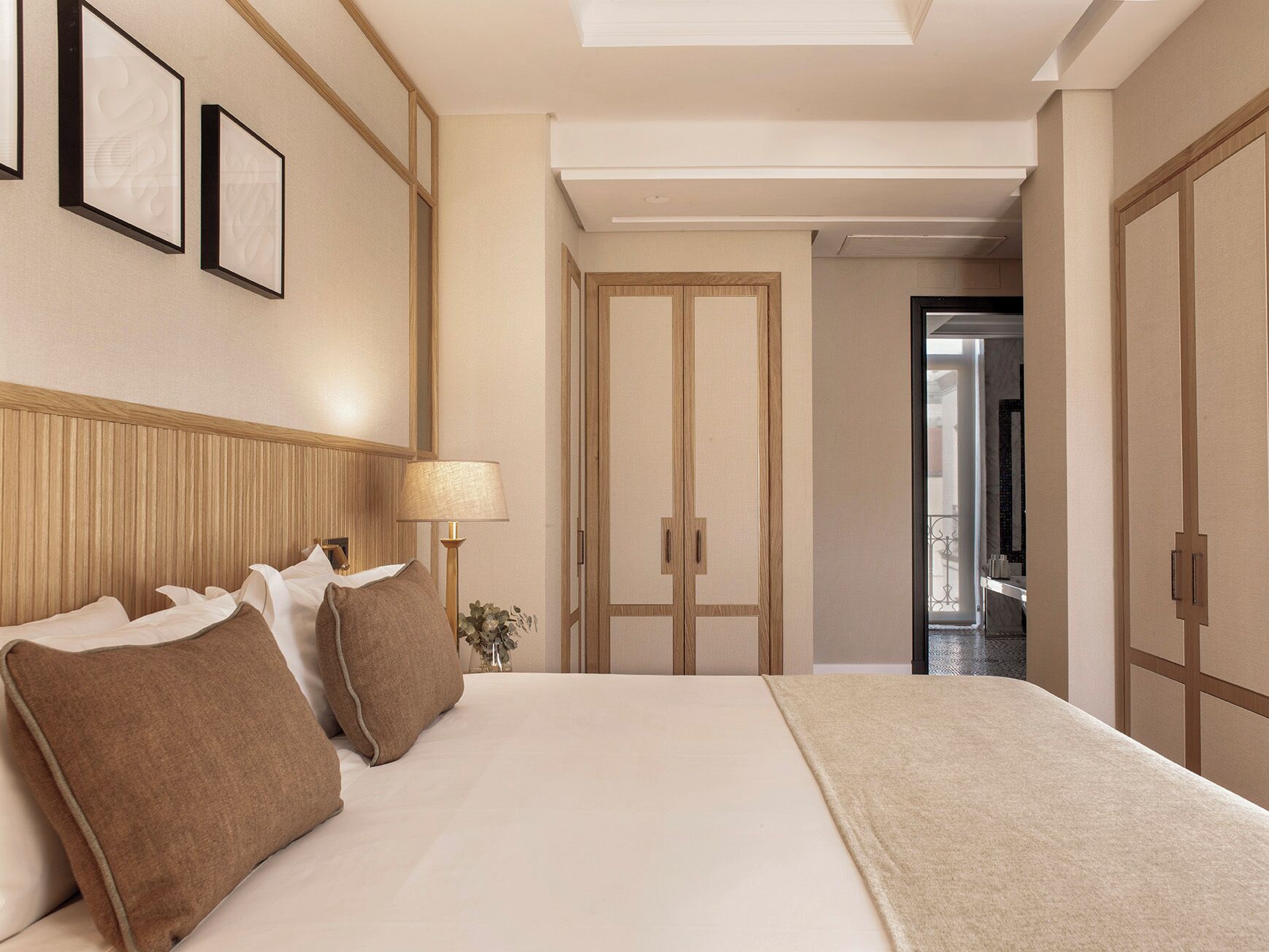Suite Grand | Sábanas de algodón egipcio, ropa de cama de alta calidad y minibar 