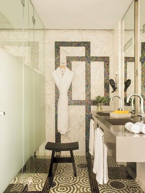 Grand Suite | Bathroom | Designer toiletries, hair dryer, bathrobes, slippers - Hotel Único Madrid - Small Luxury Hotels (Madrid)