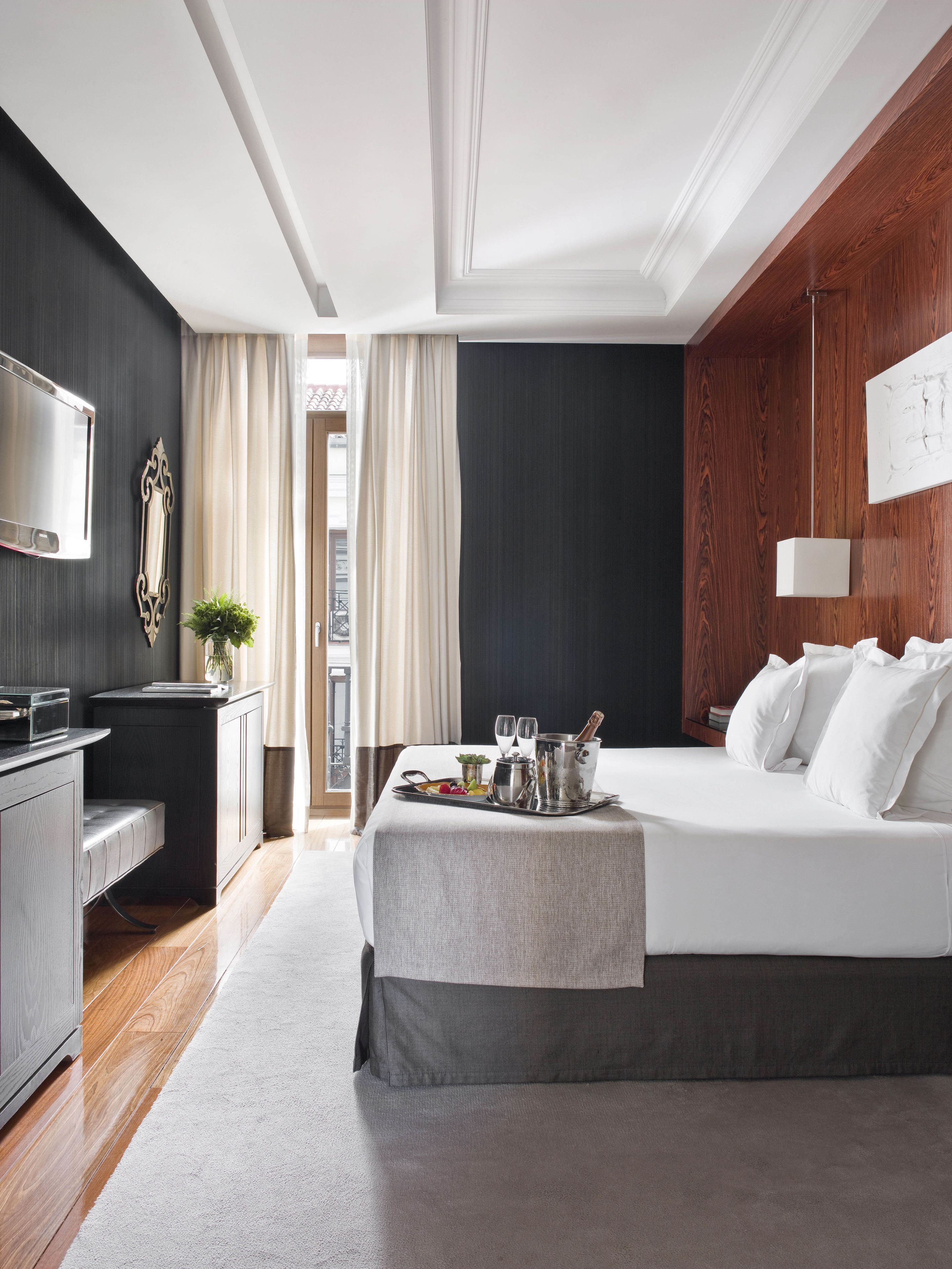 Egyptian cotton sheets, premium bedding, minibar, in-room safe