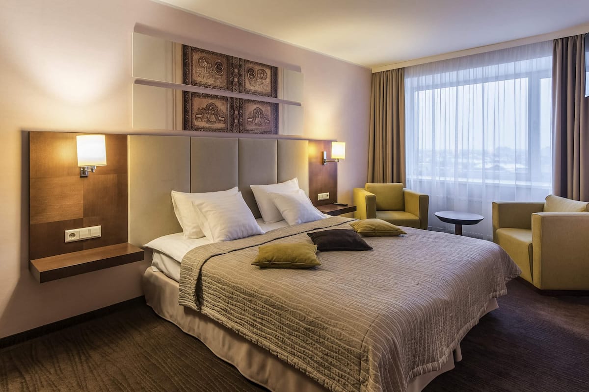 Minibar, in-room safe, desk, soundproofing