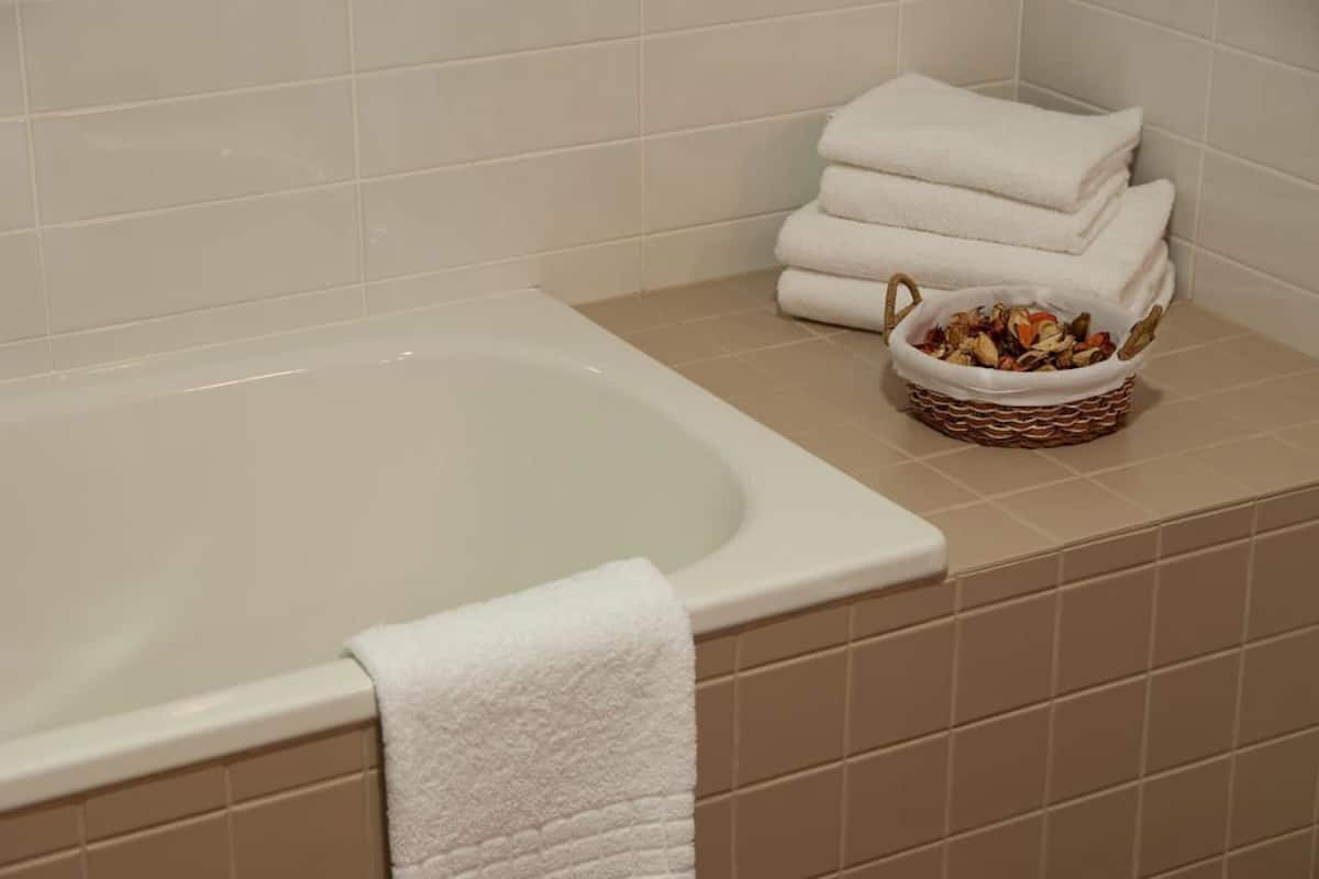 superior room | bathroom | eco-friendly toiletries, hair dryer, towels