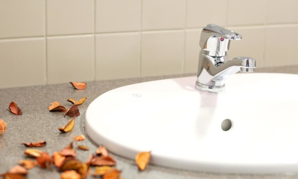 superior room, 1 single bed | bathroom | eco-friendly toiletries, hair dryer, towels