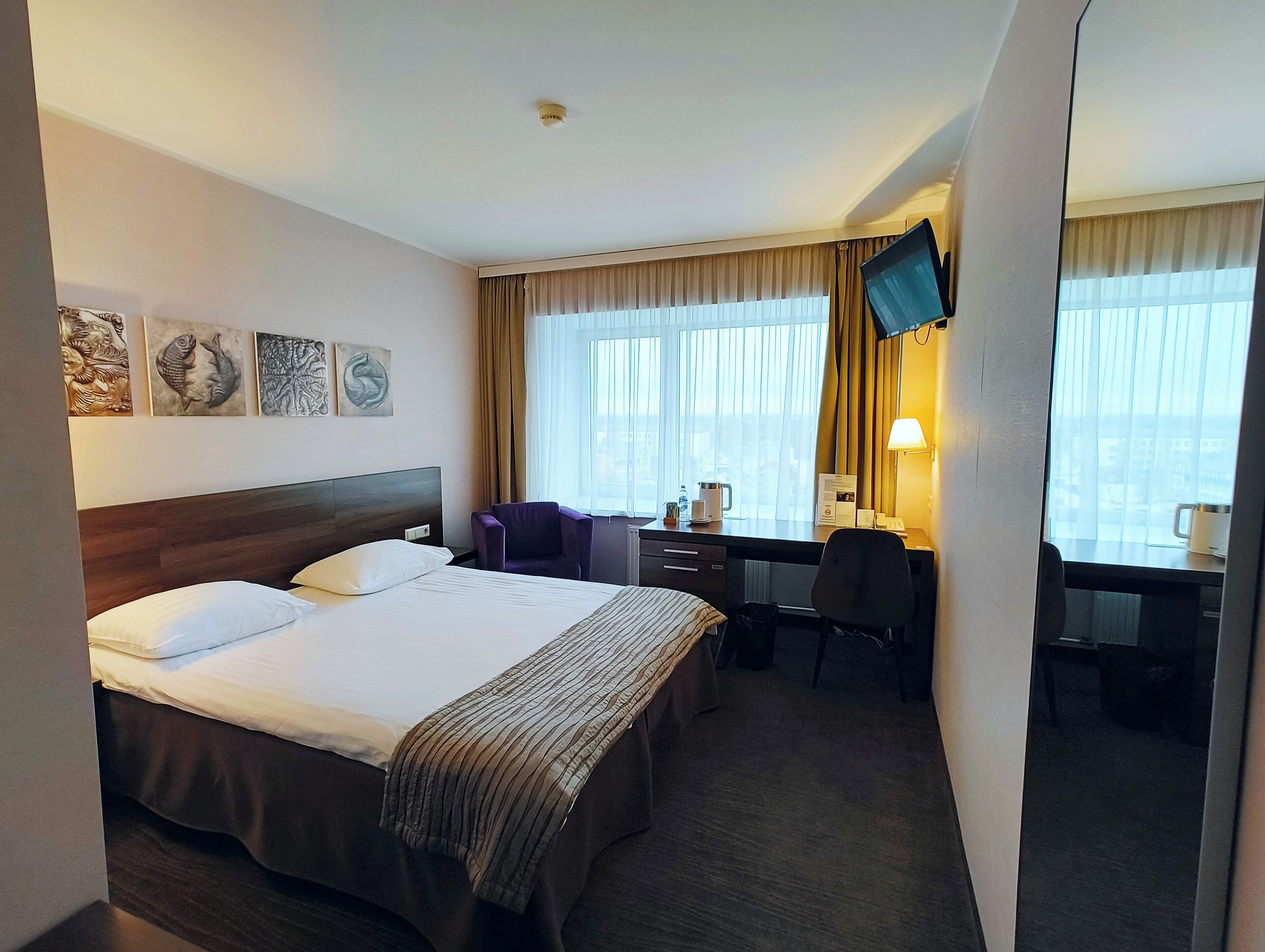 高級雙人或雙床房 | 迷你吧、房內夾萬、書桌、熨斗/熨衫板