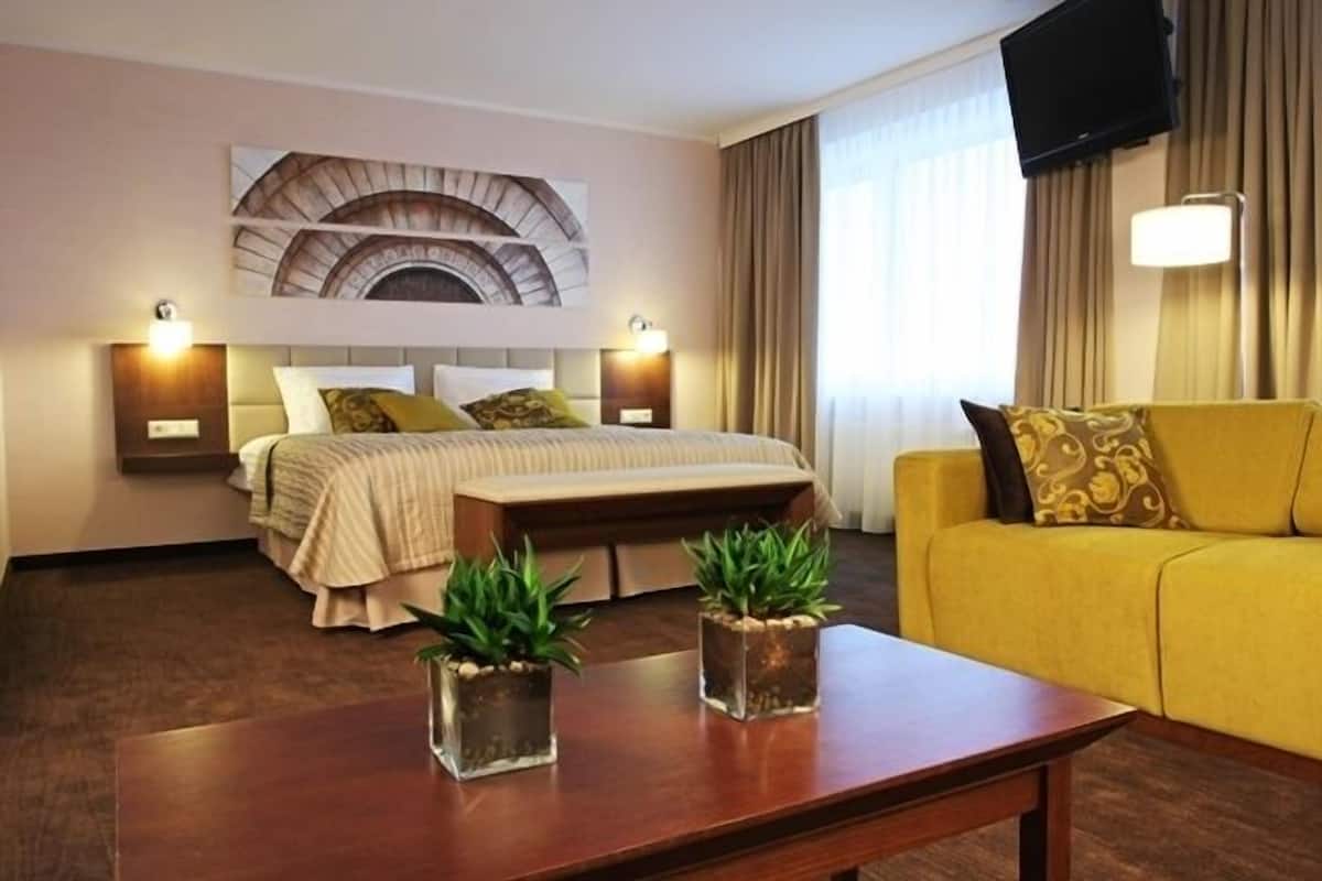 minibar, in-room safe, desk, iron/ironing board