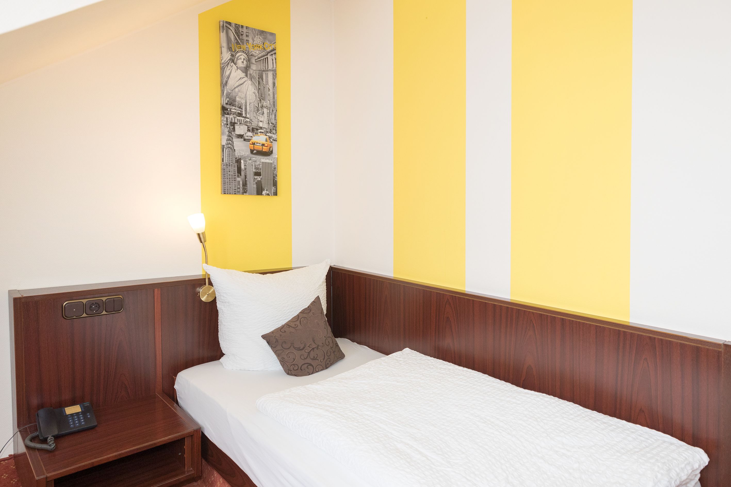 standard single room | in-room safe, desk, rollaway beds, free wifi